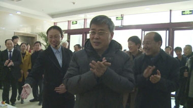 郭樹清省長鼓掌祝賀餐廳試營業